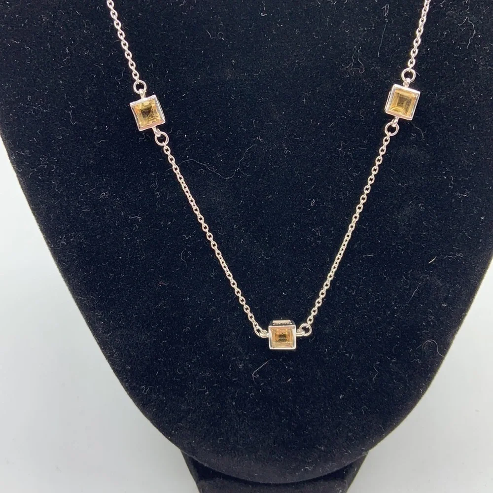 Silver Necklace with Square Detail with Yellow Crystal New without tags!‎